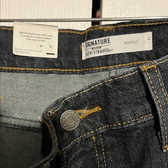 Signature by Levi Strauss Dark Wash Relaxed Jeans - Picture 5 of 9